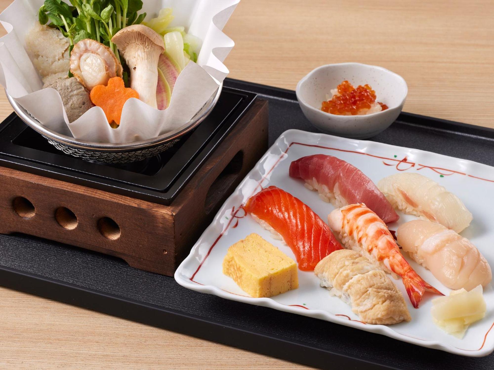 מלון Urayasu Grand Nikko Tokyo Bay Maihama מראה חיצוני תמונה The photo features a Japanese meal presented on a wooden tray. On the left, there is a small pot with a clear broth containing vegetables, mushrooms, and possibly meat, indicated by green herbs and a piece shaped like a flower. On the right, there is